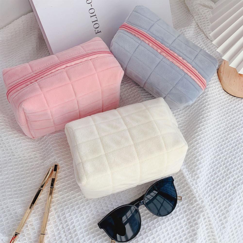 Cute Plush Makeup Bag For Wome - Travel Accessories Pillow 评论和价格