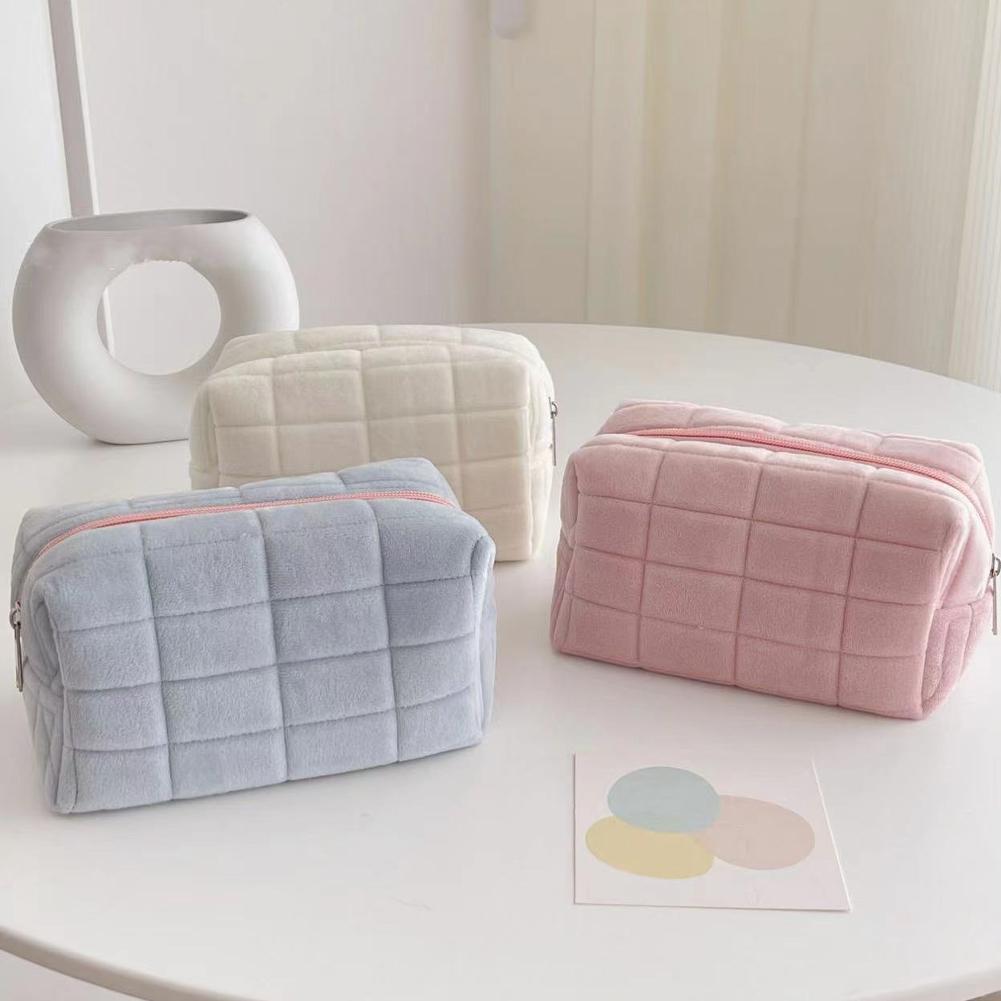 Cute Plush Makeup Bag For Wome - Travel Accessories Pillow 评论和价格