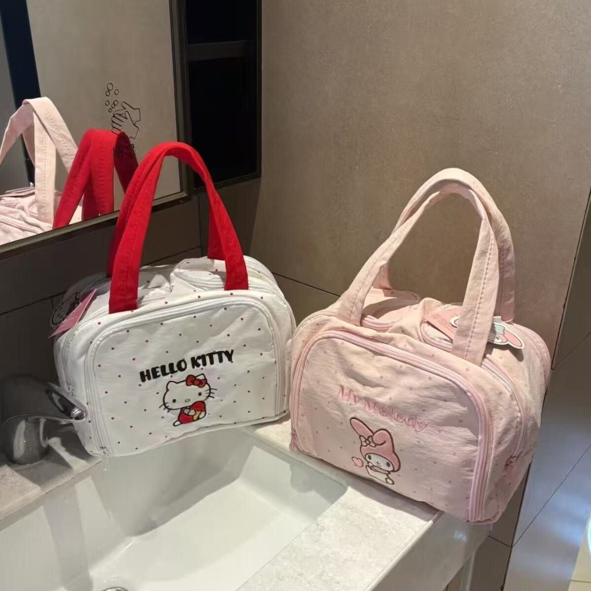 Cute Anime Makeup Bag Cartoon  - Travel Accessories Needed 评论和价格